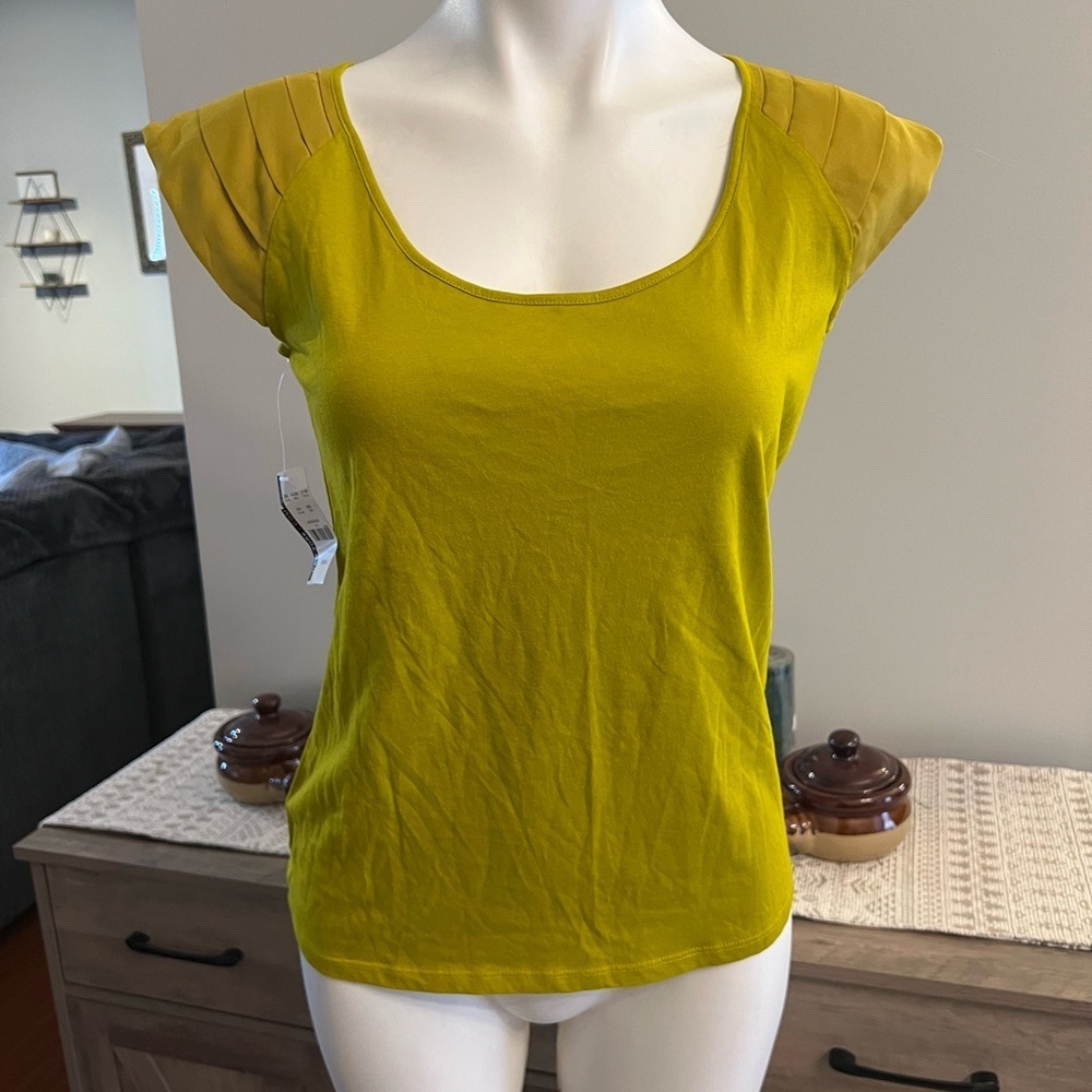 New York & Company Yellow Short Sleeve Tee for Casual Style